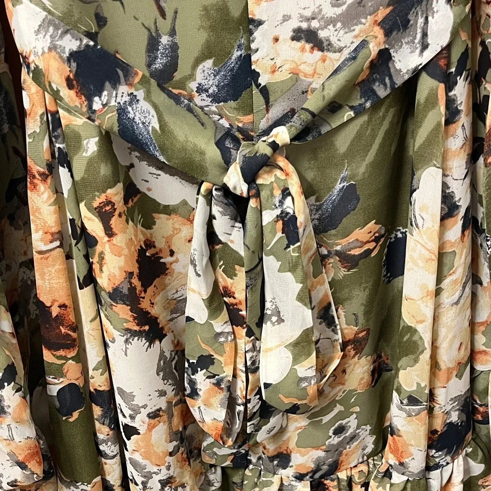 Betsey Johnson Bell Sleeve Floral Dress - Picture 10 of 10